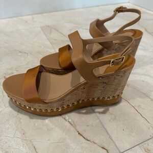 Salvatore Ferragamo Mollie Chain-link platform wedge sandal Sz 9.5 EUC